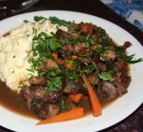  Μοσχάρι  μπουργκινιόν  ( bourguignon )