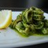 Καλαμαράκια με σάλτσα pesto 