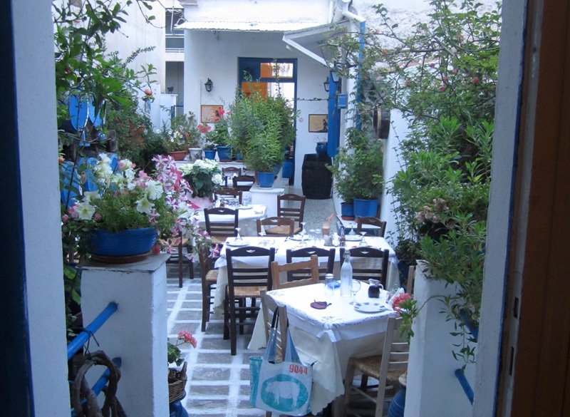 Santorinios, a trip to Santorini over land